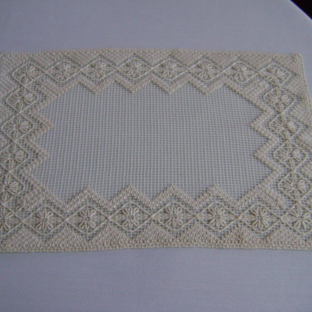 Six offwhite soft mesh placemats with yarn stitched trim - Vintage!